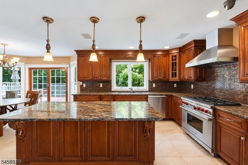 3 Alexandria Dr East Hanover, NJ 07936