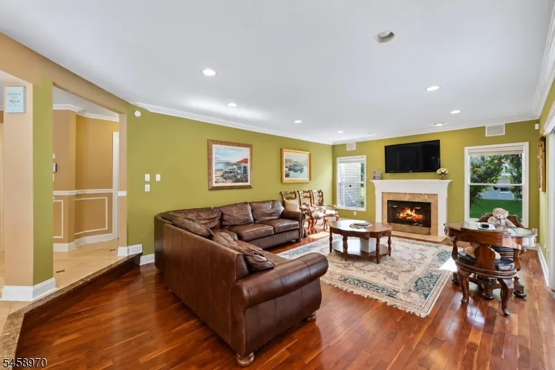 3 Alexandria Dr East Hanover, NJ 07936