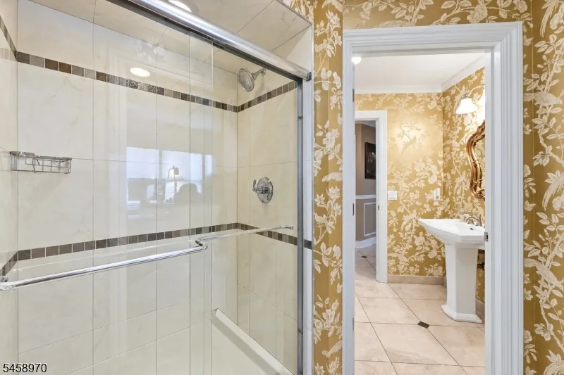3 Alexandria Dr East Hanover, NJ 07936