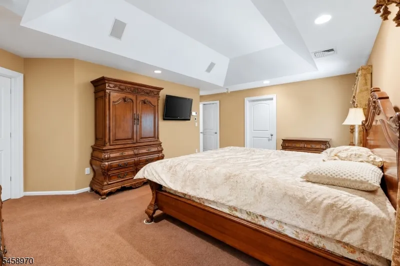 3 Alexandria Dr East Hanover, NJ 07936