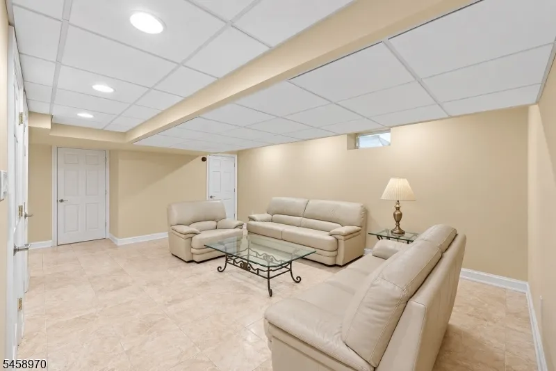 3 Alexandria Dr East Hanover, NJ 07936