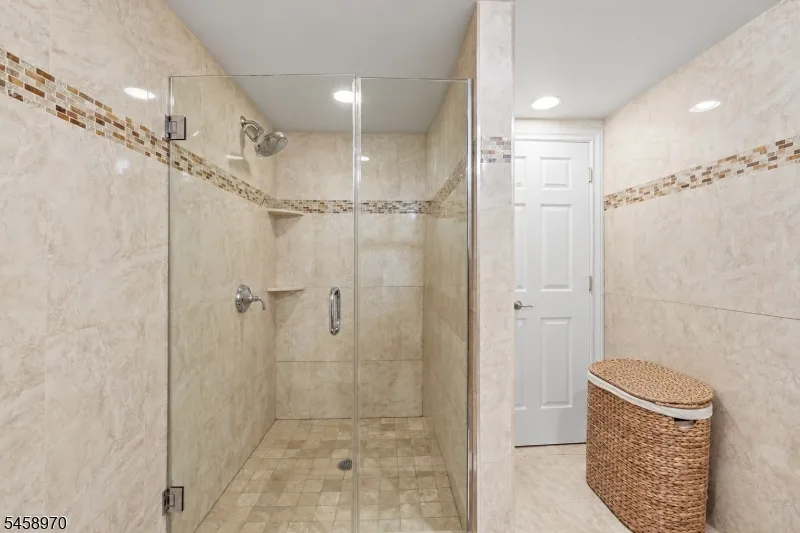 3 Alexandria Dr East Hanover, NJ 07936