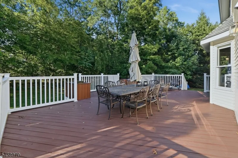 3 Alexandria Dr East Hanover, NJ 07936