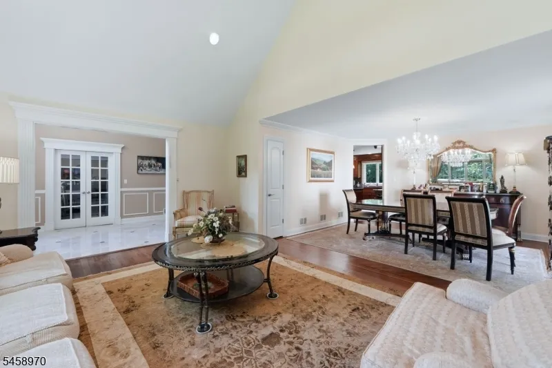3 Alexandria Dr East Hanover, NJ 07936