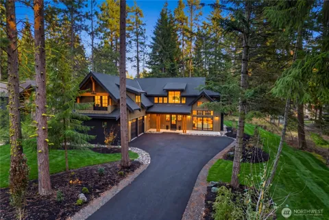 961 Larkspur Loop