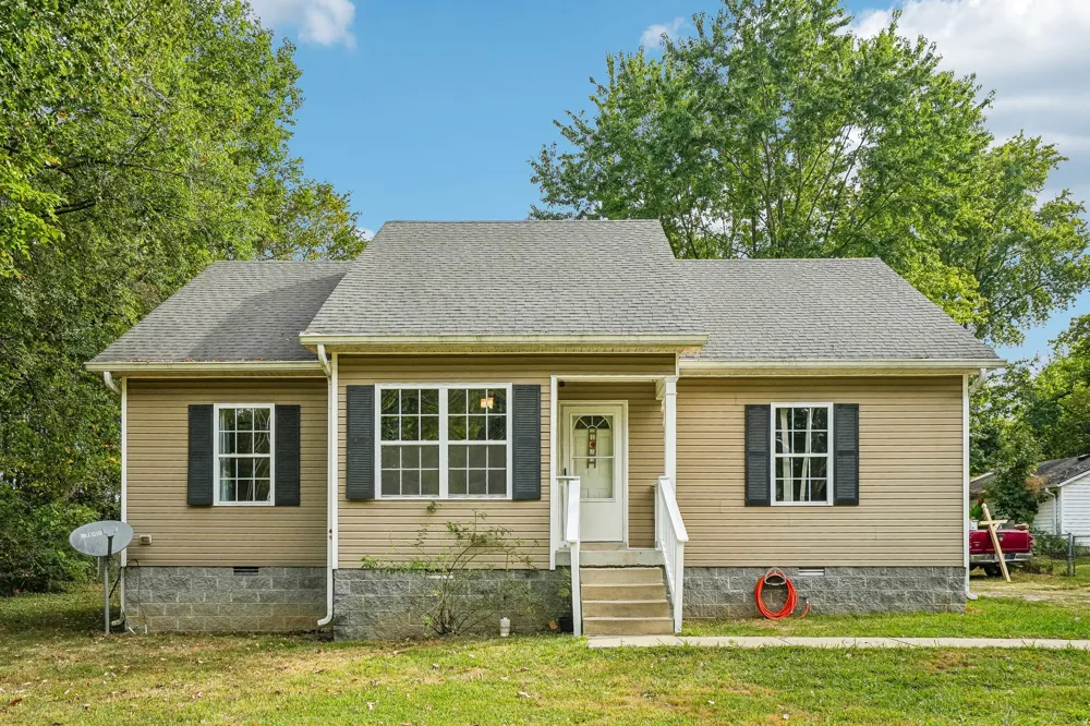 2027 Old Greenbrier Pike Greenbrier, TN 37073