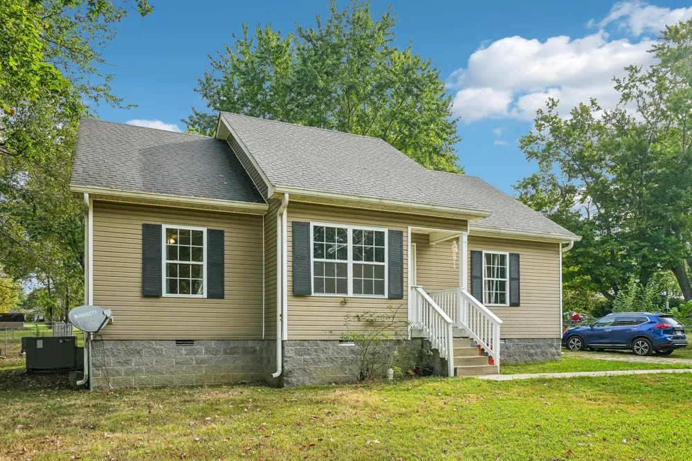 2027 Old Greenbrier Pike Greenbrier, TN 37073