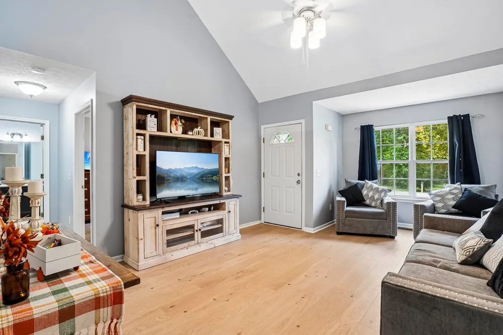 2027 Old Greenbrier Pike Greenbrier, TN 37073