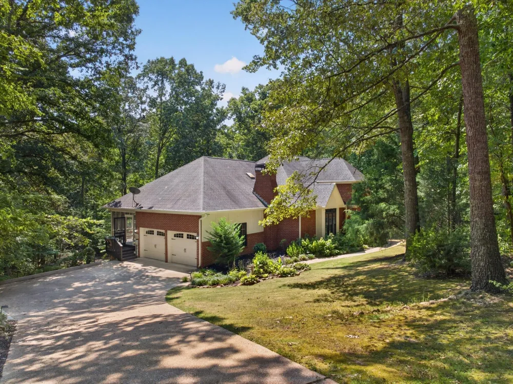 9030 Finney Point Drive Ooltewah, TN 37363