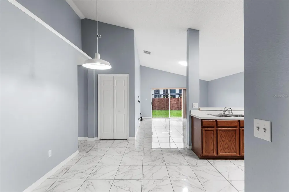 7814 ELMSTONE CIRCLE Orlando, FL 32822