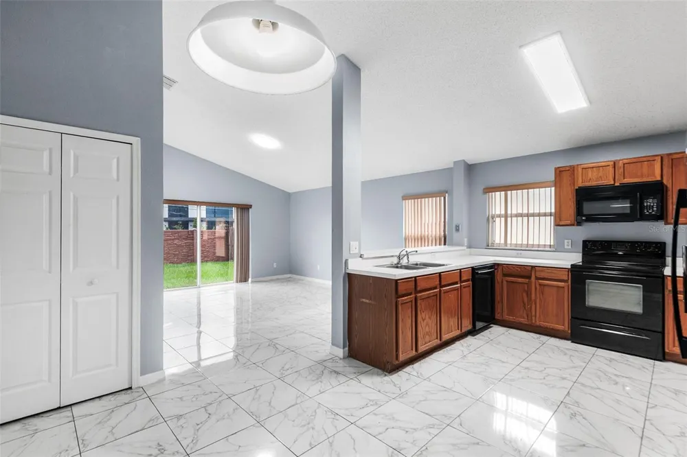 7814 ELMSTONE CIRCLE Orlando, FL 32822