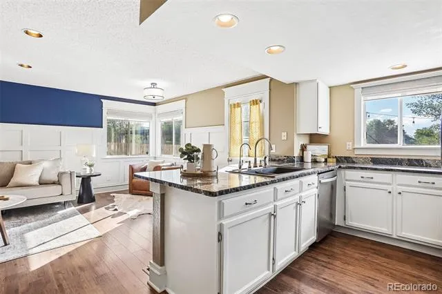 4915 S Flanders Court Aurora, CO 80015