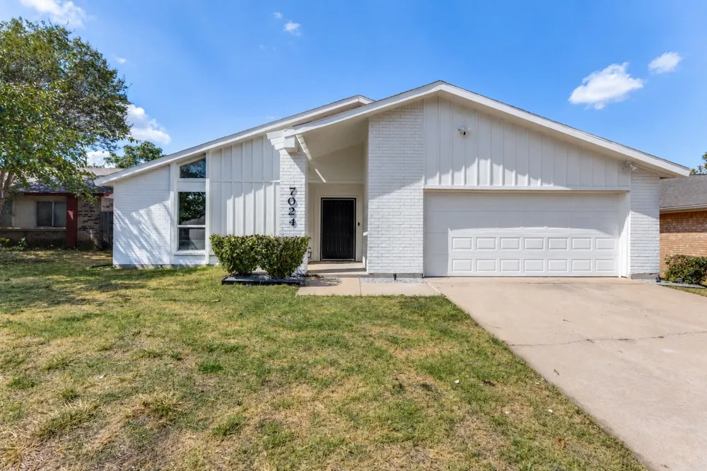 7024 Woodacre Road Fort Worth, TX 76133