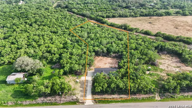 697 County Road 664 Devine, TX 78016