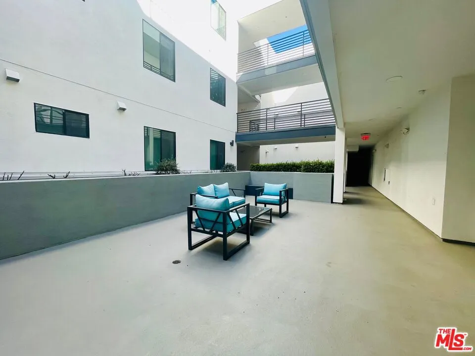 14612 Calvert Street #201 Van Nuys, CA 91411