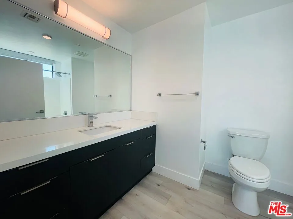 14612 Calvert Street #201 Van Nuys, CA 91411
