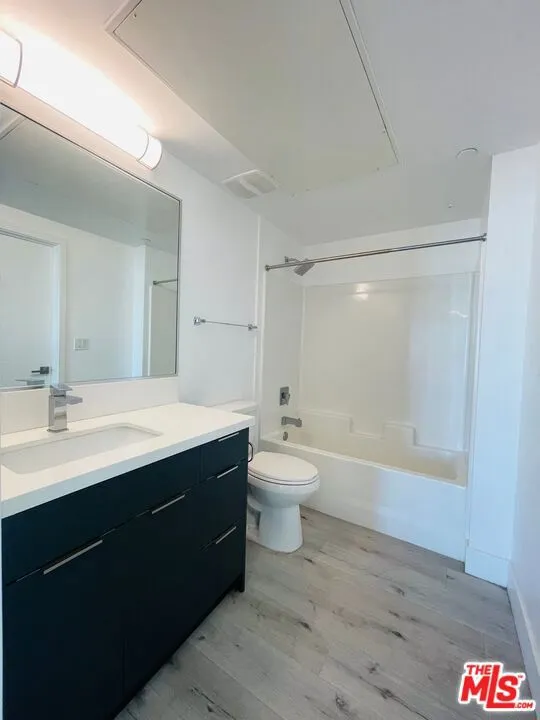 14612 Calvert Street #201 Van Nuys, CA 91411
