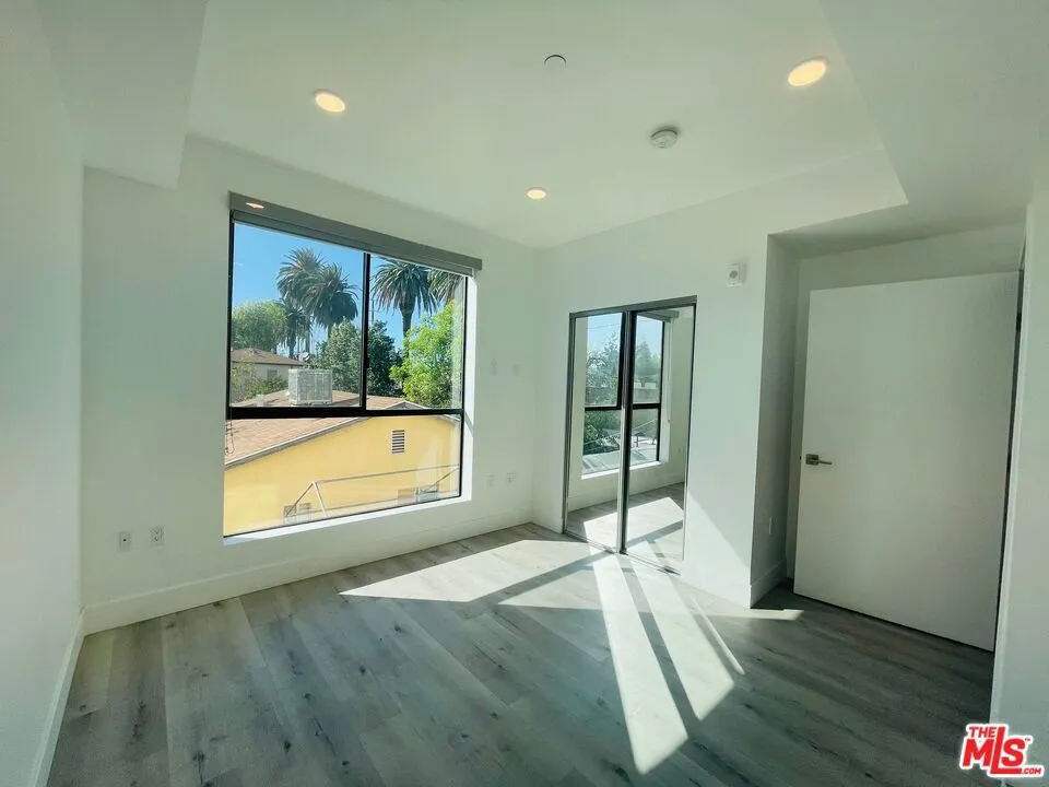14612 Calvert Street #201 Van Nuys, CA 91411
