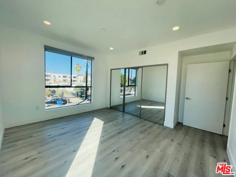 14612 Calvert Street #201 Van Nuys, CA 91411