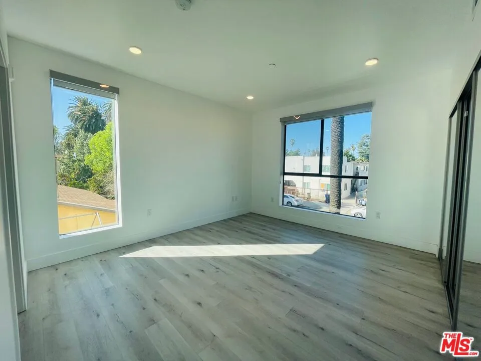 14612 Calvert Street #201 Van Nuys, CA 91411