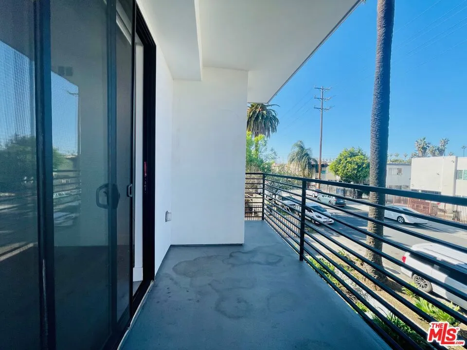 14612 Calvert Street #201 Van Nuys, CA 91411