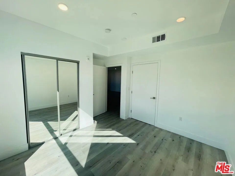 14612 Calvert Street #201 Van Nuys, CA 91411