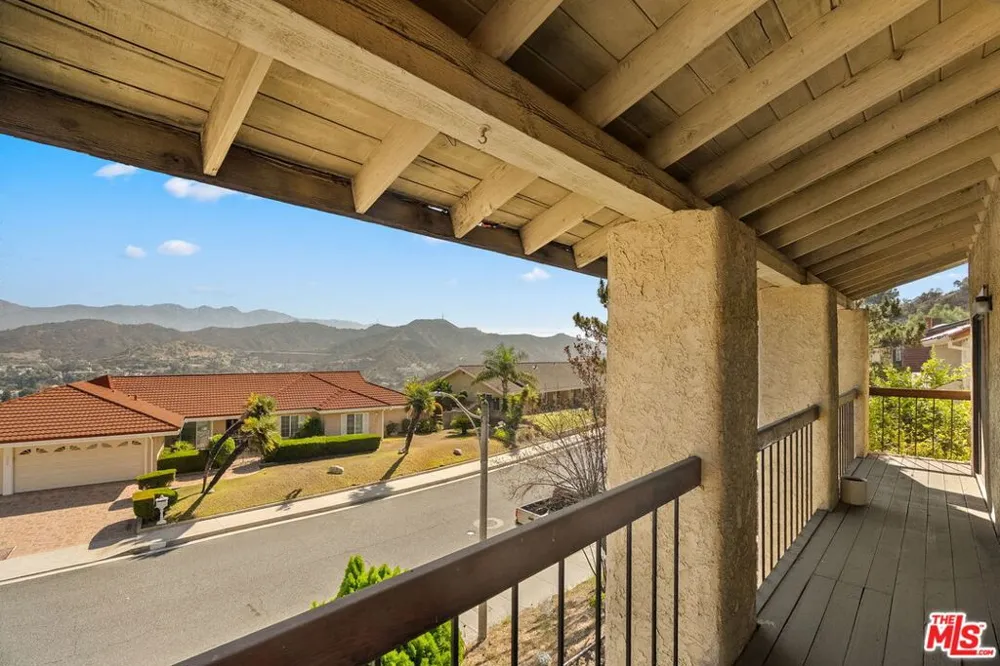 1927 Polaris Drive Glendale, CA 91208