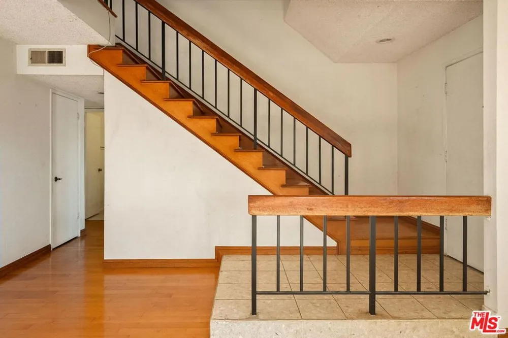 1927 Polaris Drive Glendale, CA 91208