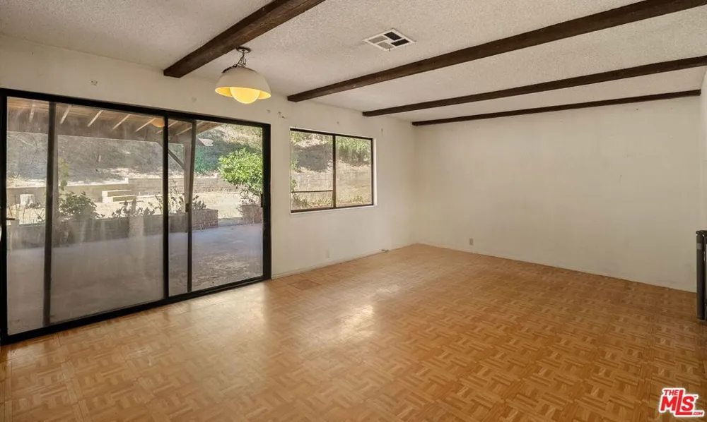 1927 Polaris Drive Glendale, CA 91208