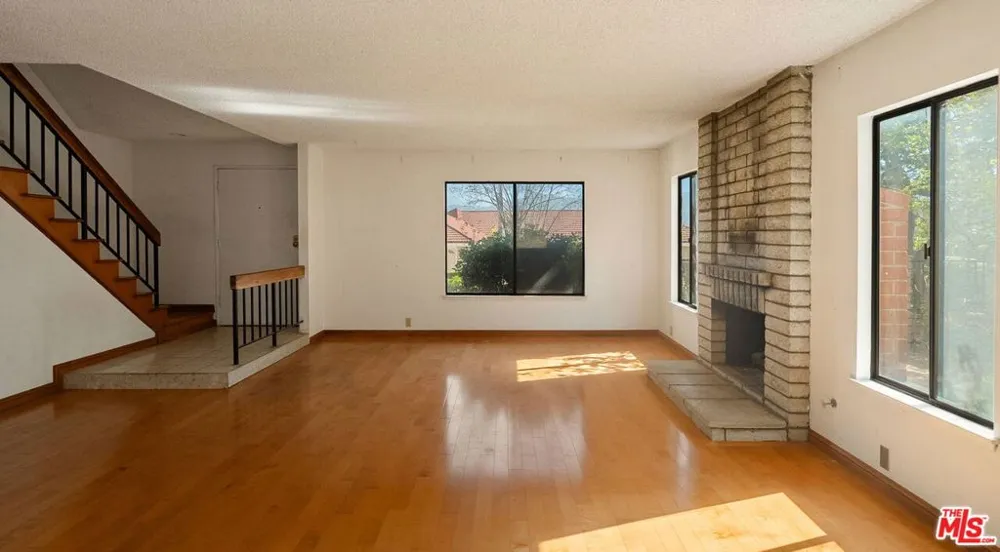 1927 Polaris Drive Glendale, CA 91208