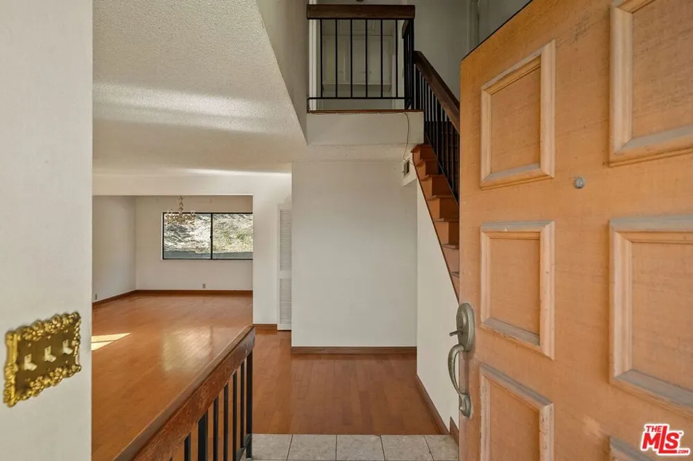 1927 Polaris Drive Glendale, CA 91208