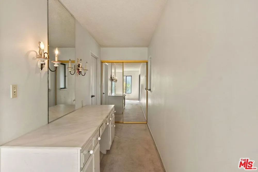 1927 Polaris Drive Glendale, CA 91208