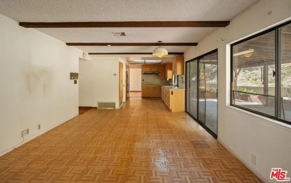 1927 Polaris Drive Glendale, CA 91208
