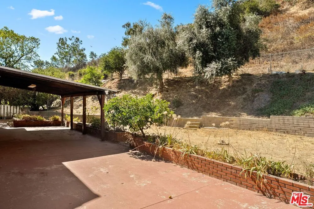 1927 Polaris Drive Glendale, CA 91208