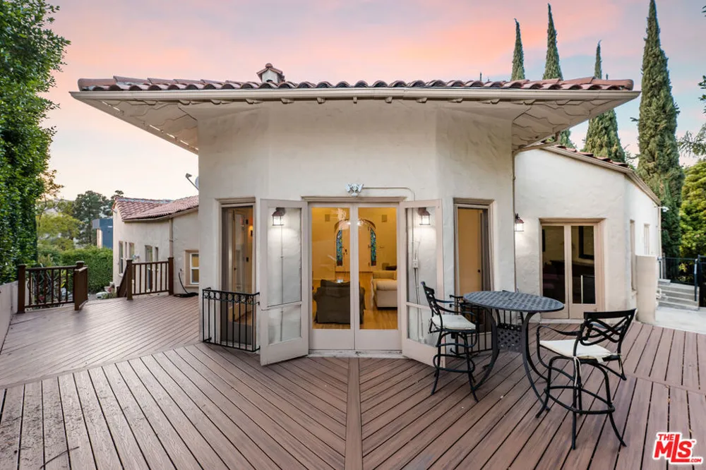 2238 EL CONTENTO DRIVE Los Angeles, CA 90068