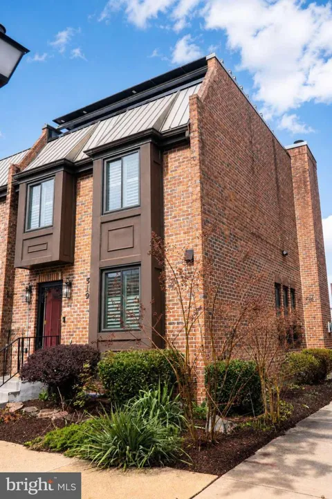 519 BRUMMEL COURT NW