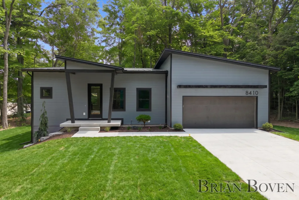 8410 Brower Avenue NE Rockford, MI 49341