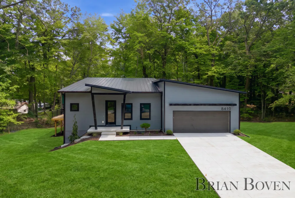 8410 Brower Avenue NE Rockford, MI 49341