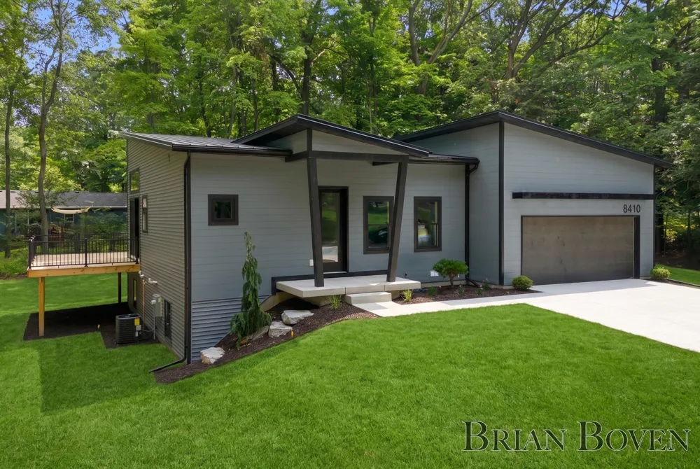 8410 Brower Avenue NE Rockford, MI 49341