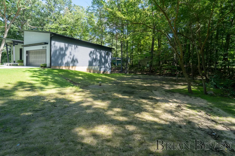 8410 Brower Avenue NE Rockford, MI 49341