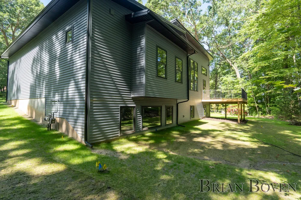 8410 Brower Avenue NE Rockford, MI 49341