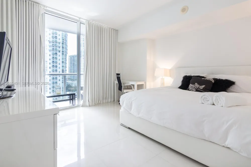 485 Brickell Ave #2006 Miami, FL 33131