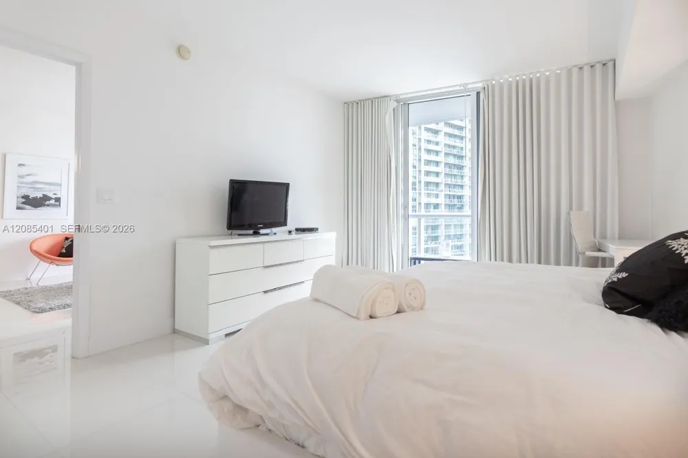 485 Brickell Ave #2006 Miami, FL 33131