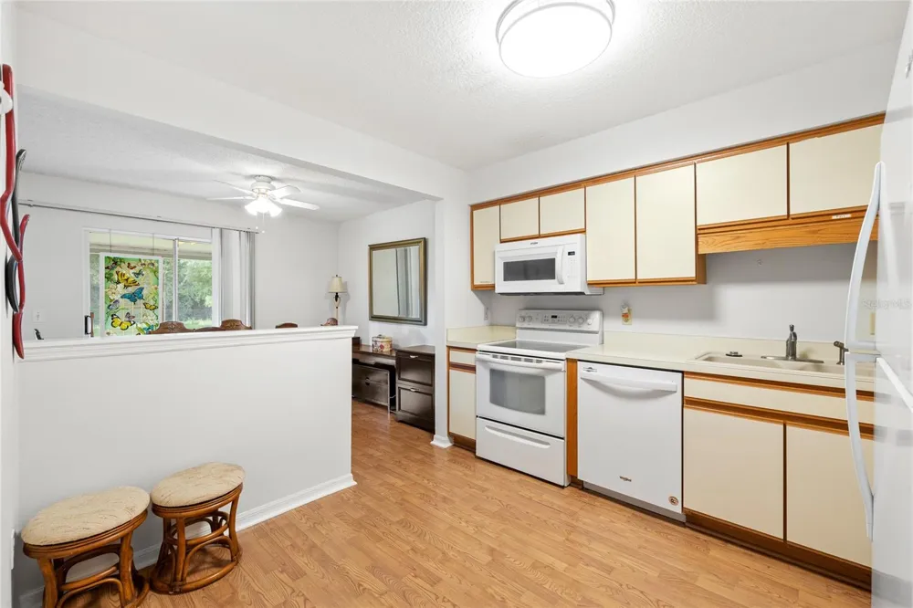 5300 DOVER VILLAGE LANE #4 Orlando, FL 32812