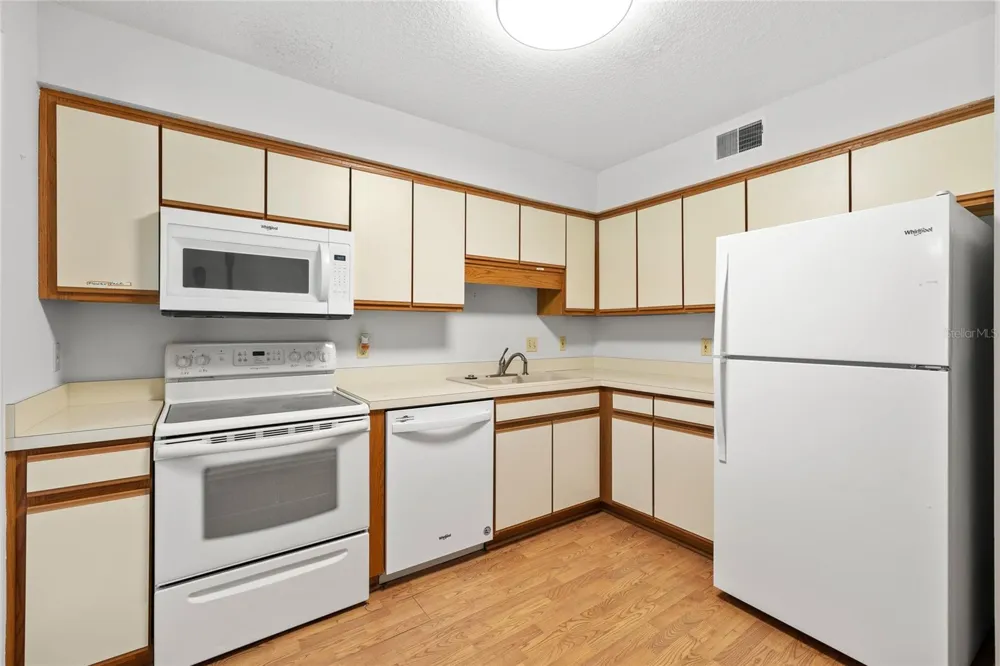 5300 DOVER VILLAGE LANE #4 Orlando, FL 32812