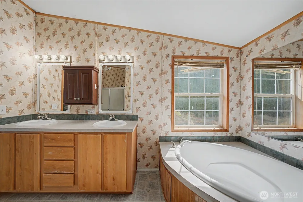 7483 Road E.7 NE Moses Lake, WA 98837