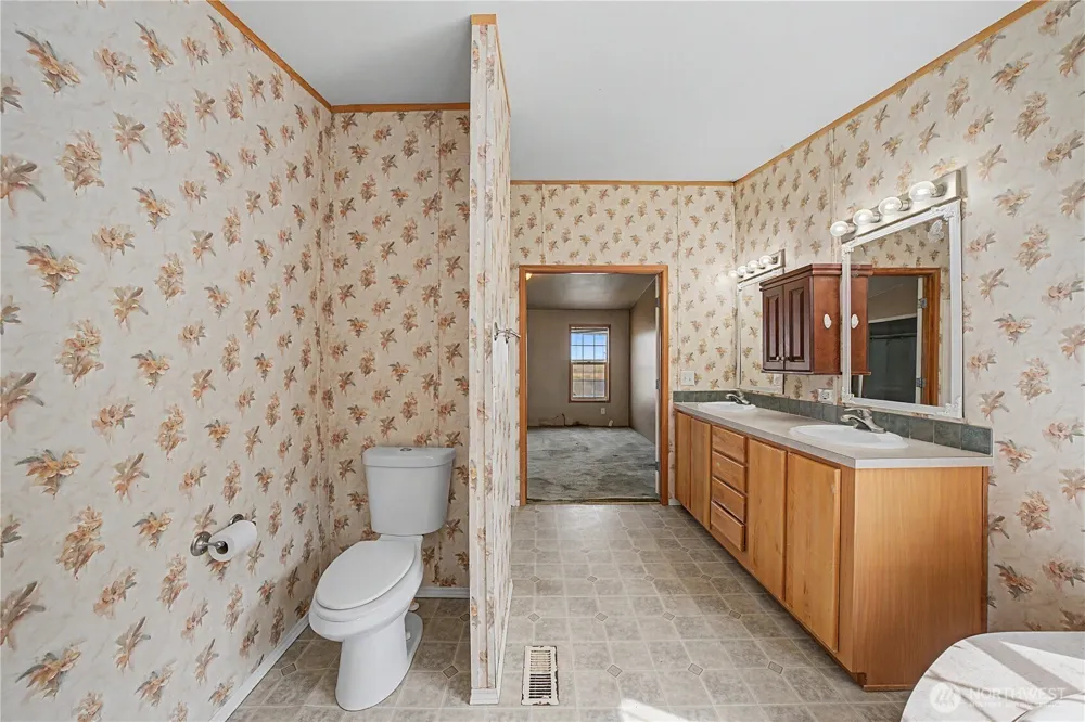 7483 Road E.7 NE Moses Lake, WA 98837