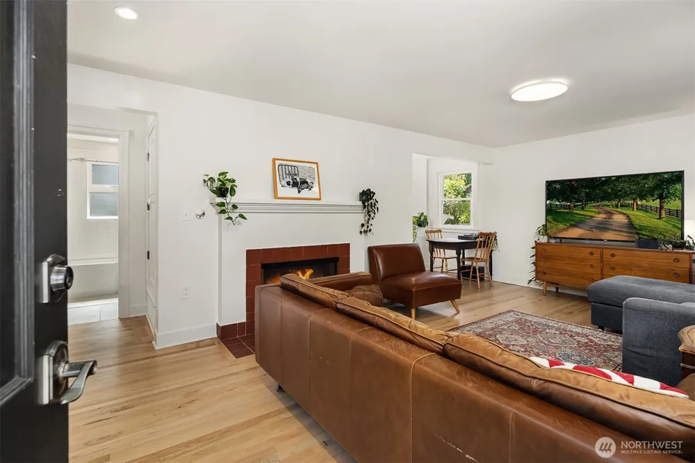 323 NW 83rd Street Seattle, WA 98117