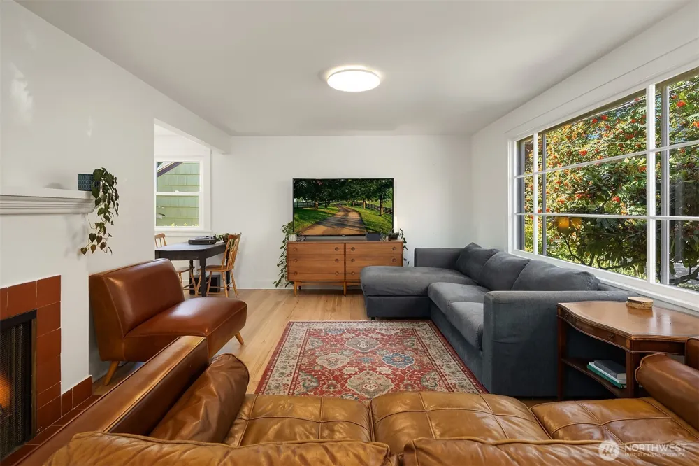 323 NW 83rd Street Seattle, WA 98117