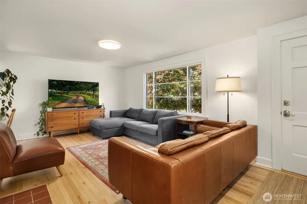 323 NW 83rd Street Seattle, WA 98117